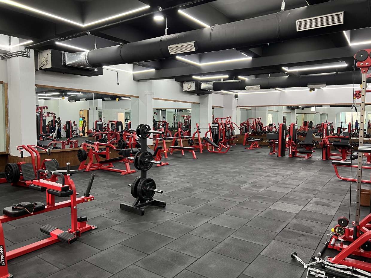 Red strength equipment row